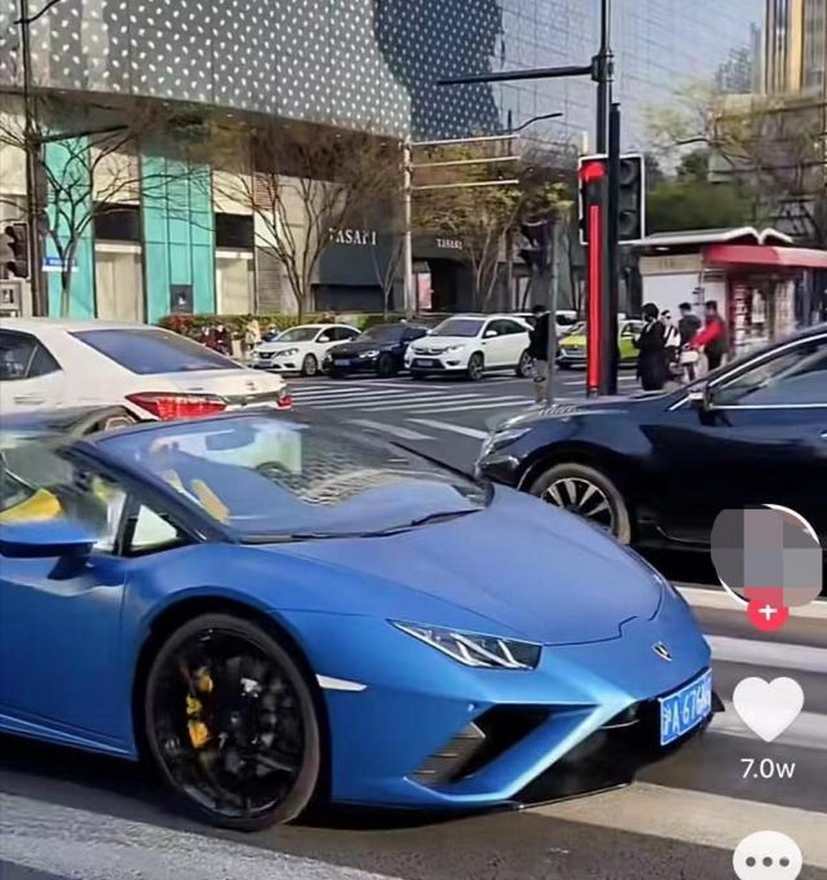 "隐形富豪"!孙俪开着兰博基尼逛街,短发墨镜实属拉风