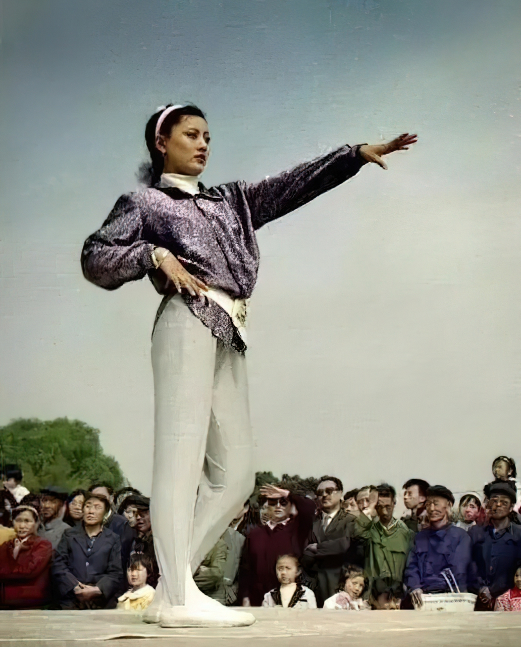 健美裤的流行不仅仅是一场产品狂欢,更代表了当时中国女性审美意识