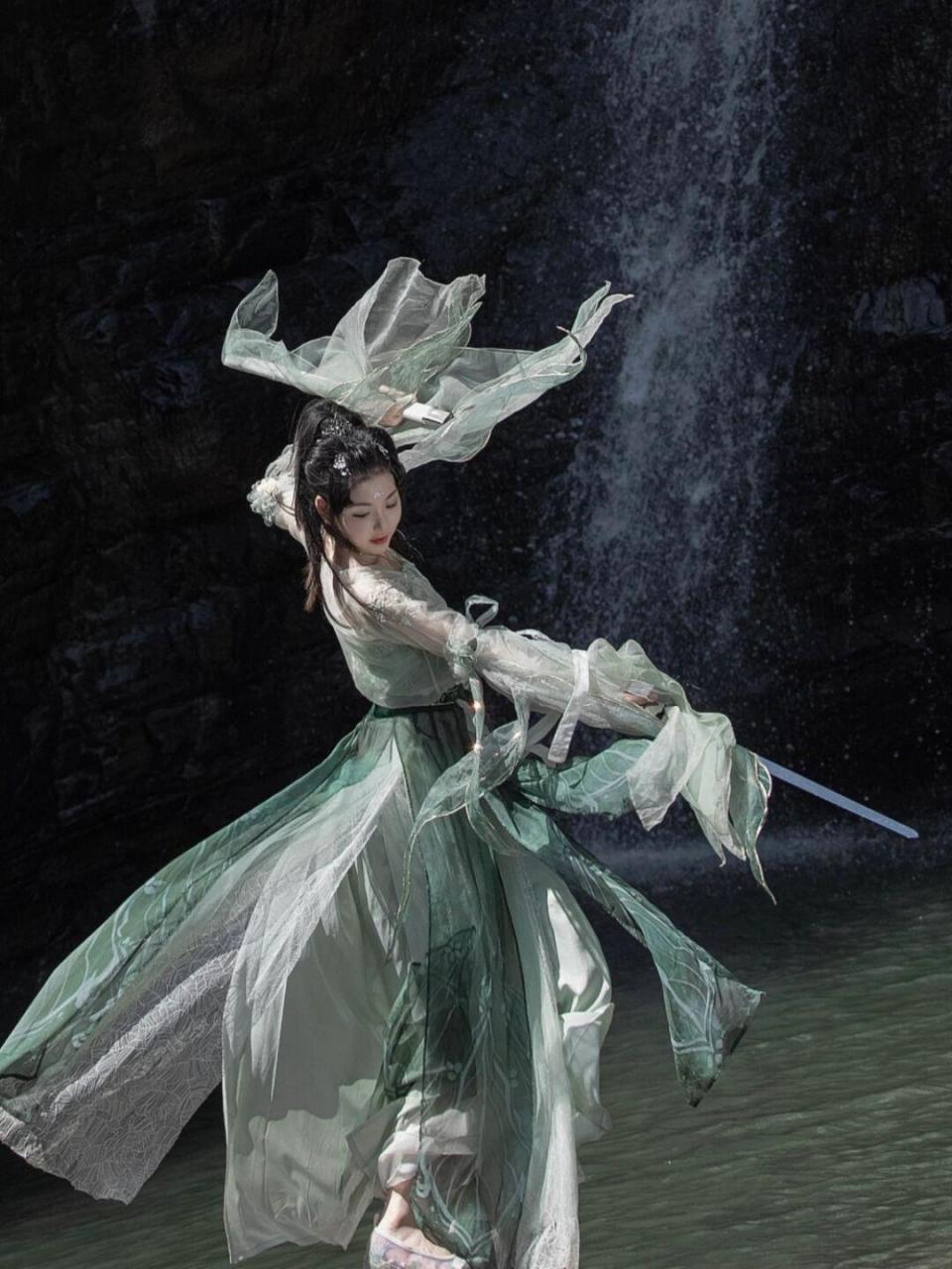 舞剑像跳舞一样好美