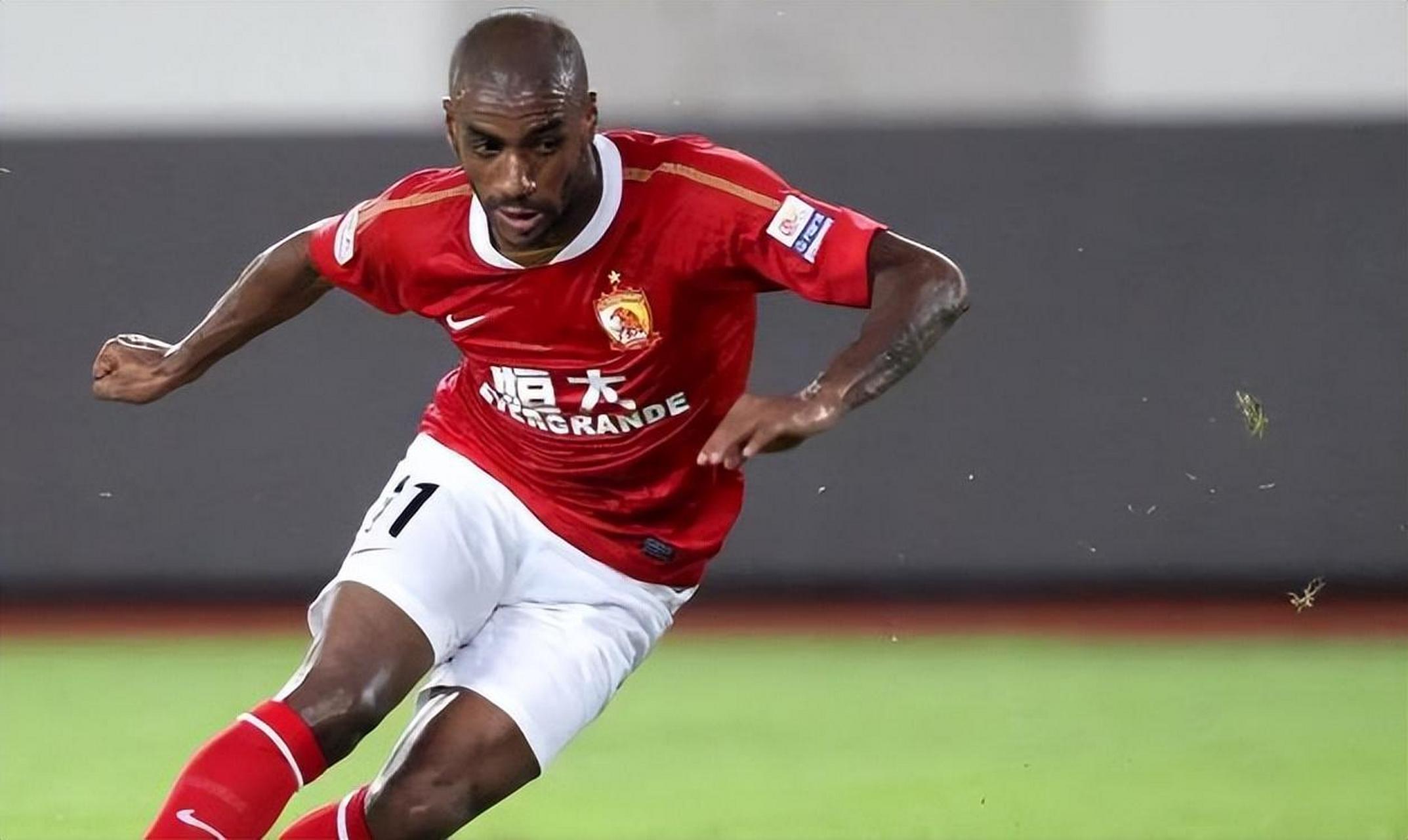 日前,有恒大队球迷向足球记者苗原询问球队近况.