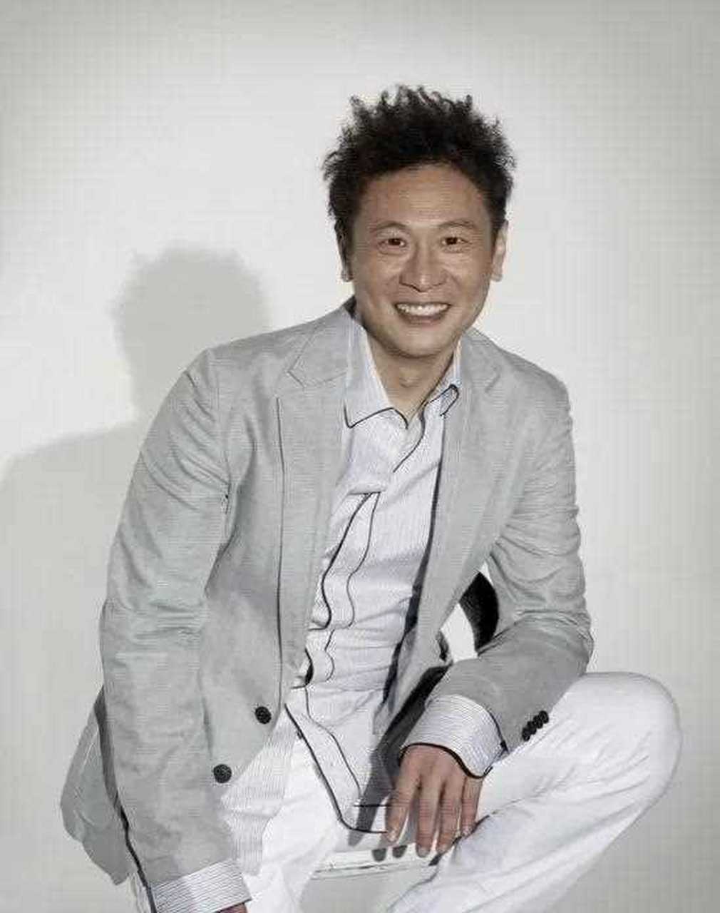 看《粉红女郎》,发现在里边扮演龚喜的演员张世好久不见了,以前总有人