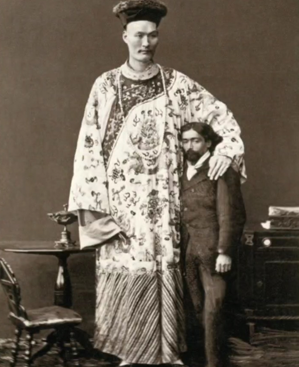 世界最高的中国人 1878年中国人郭昌乌(chang woo gow 译音)在法国