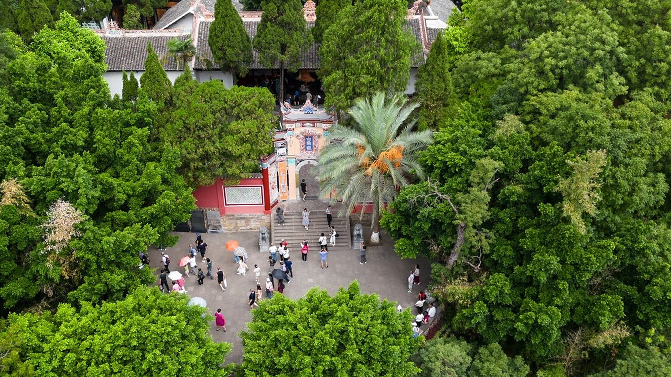 长江三峡西入口,在长江三峡大坝蓄水后,白帝城由三面环水变成了四面环