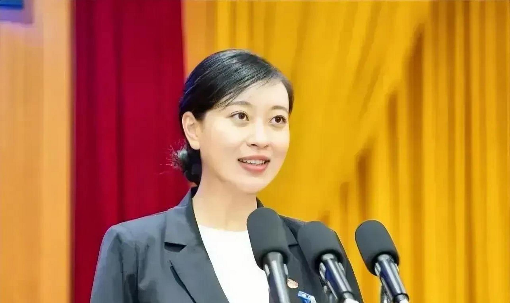 县长张琪,1987年出生,本硕博连读毕业于清华大学,清华与北大是中国最