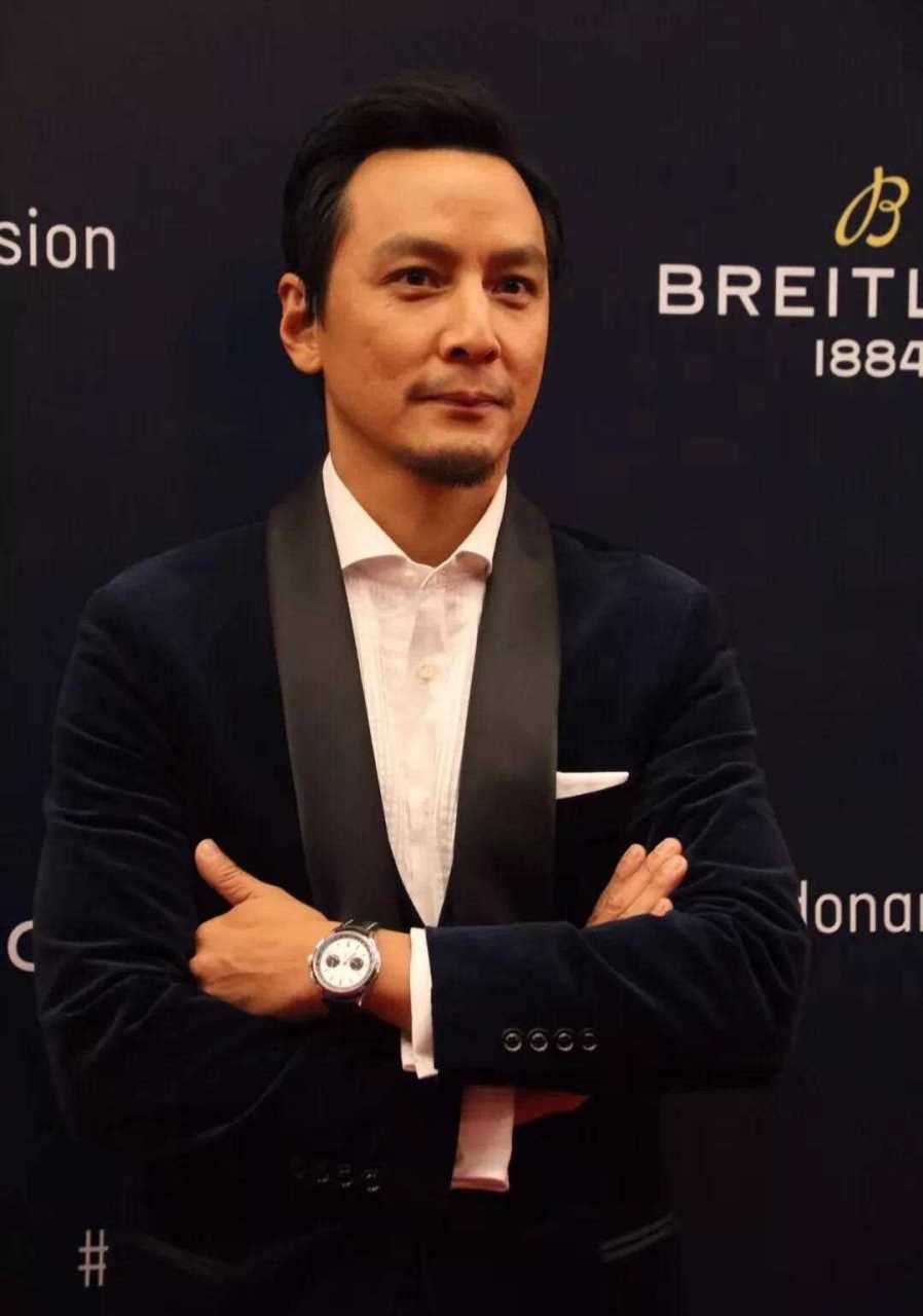 你们的两位男神吴彦祖和布拉德皮特在昨天的百年灵派对上同框了.