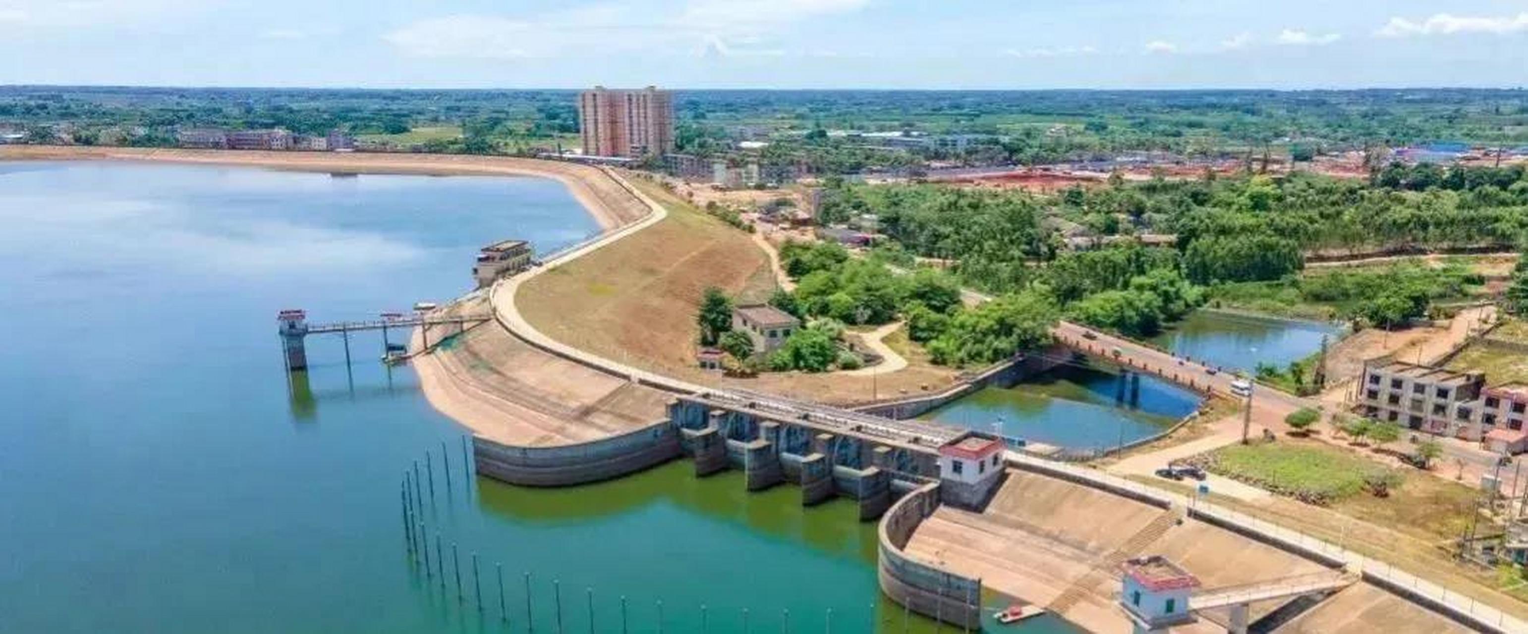大水桥水库是湛江徐闻县辖区内最大的水库,名副其实的"大水缸",长年为