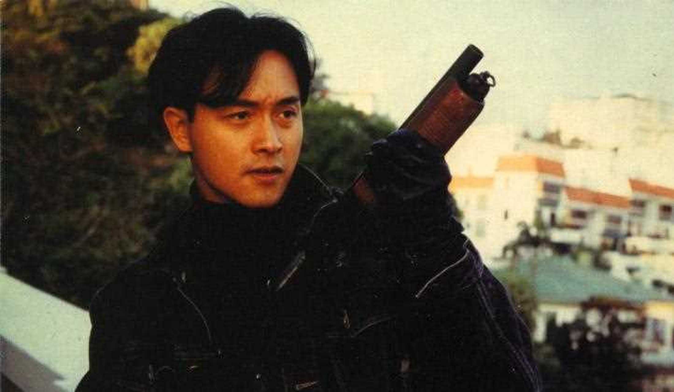 喜剧片《纵横四海》是由周润发,张国荣,钟楚红,朱红,曾江主演.