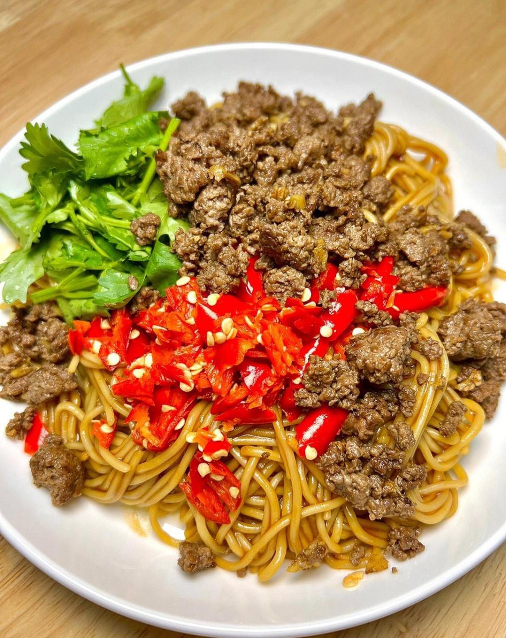 绝绝子啊01好吃到我要吹它的9215生椒牛肉面[鸡蛋]99,真的是