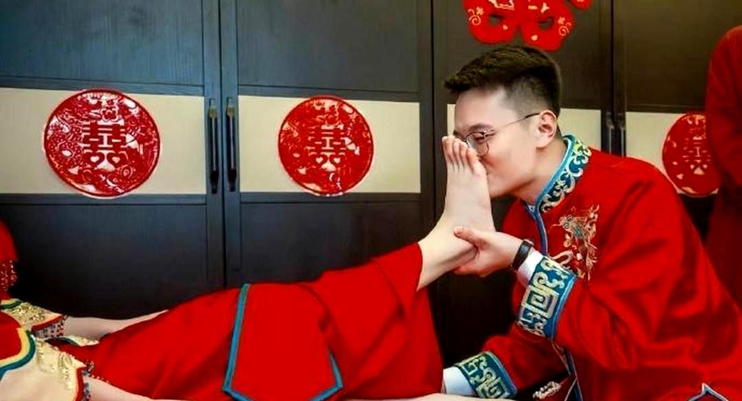 结婚时吻脚,是否有特别的含义?