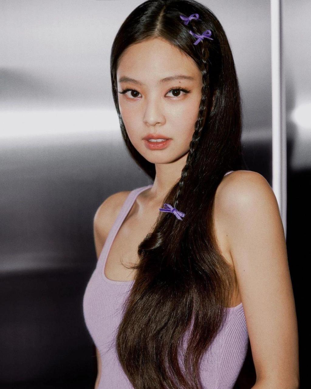 jennie穿搭私服同款 女明星穿搭同款私服 look: 裙子:calvinklein