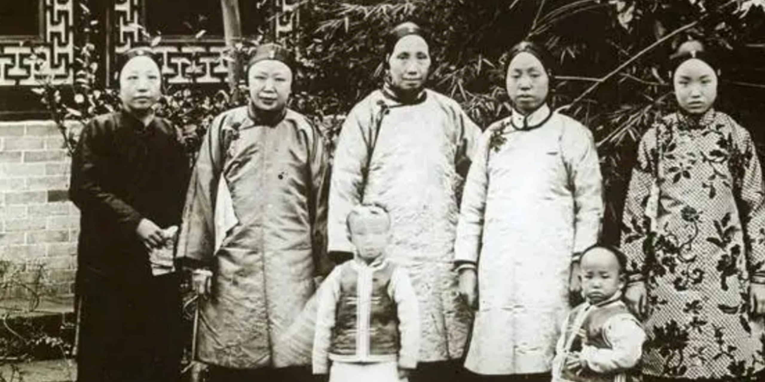 胡雪岩有13名妻妾.