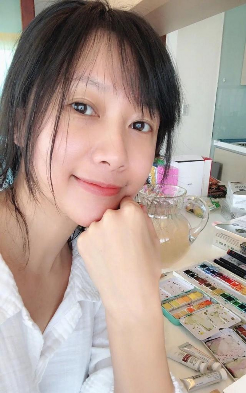 然而没想到的是,沈旭佳倒是大度隐忍,徐静蕾却等不下去了,她直接跑到