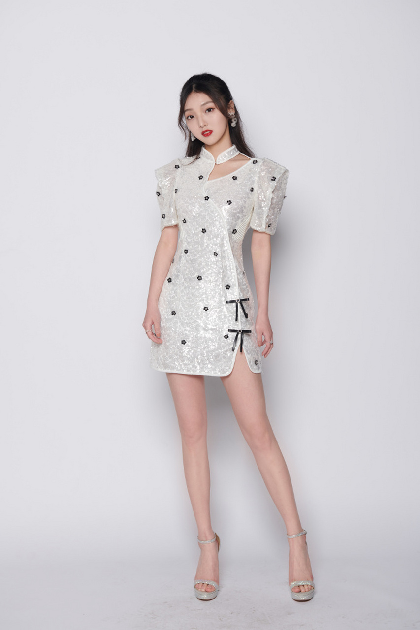 强东玥 676767[鲜花]