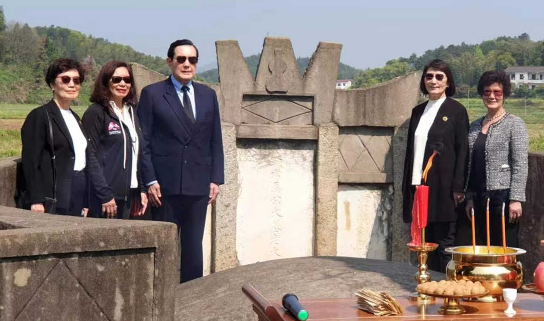 【马英九率年轻学生访问大陆,学生们收获很多,促进历史情怀跟两岸关系