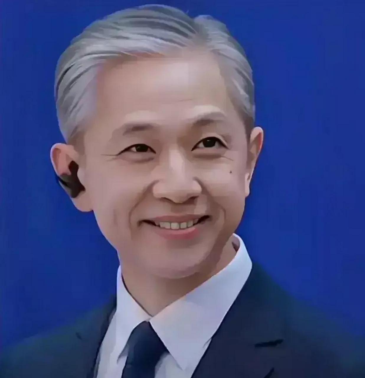 年轻时的汪司长俊朗帅气,风度翩翩,温润如玉,那一抹微笑让人如沐春风.