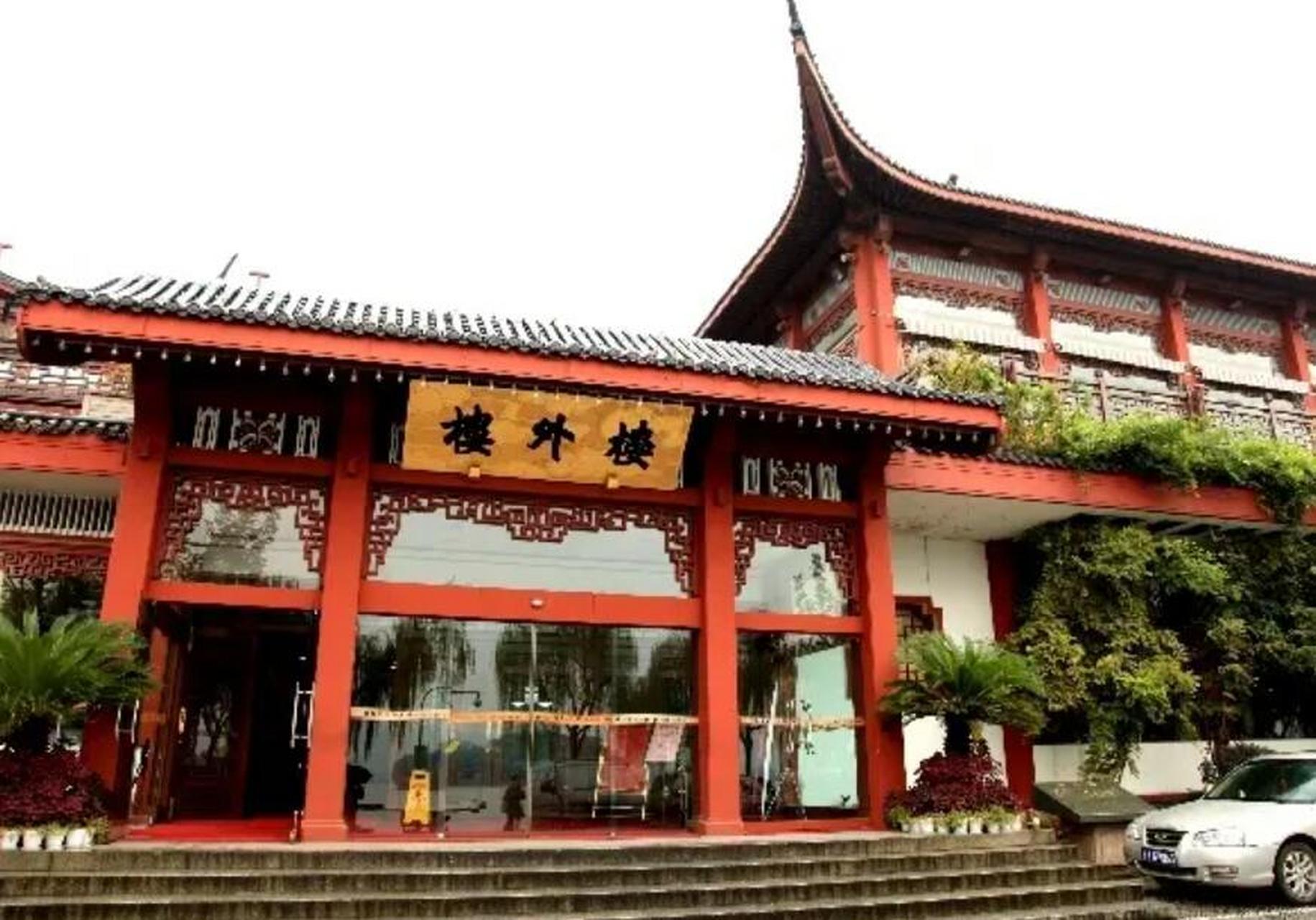 相传周总理很爱楼外楼,另外鲁迅,郁达夫,章太炎,老蒋都曾是楼外楼的