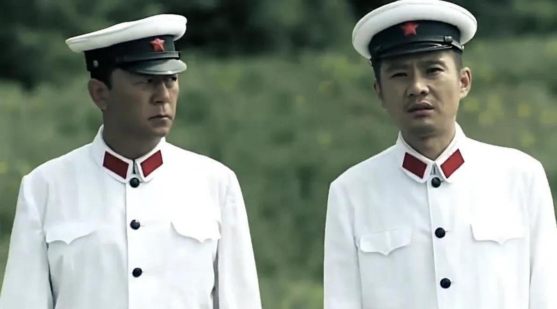 话说《父母爱情》里,江德福和老丁是炮校的同学和