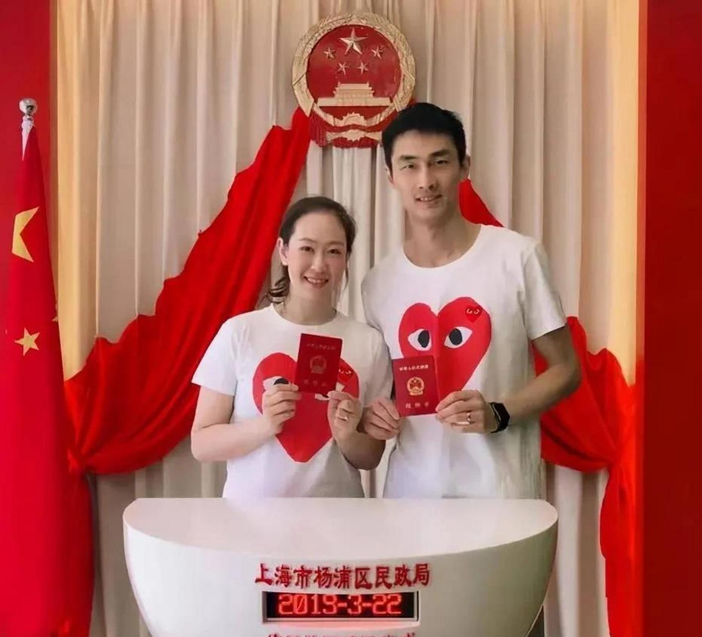 昨日米扬的爱人方颖超在个人社交平台公布喜讯:小宝宝顺利出生,感恩