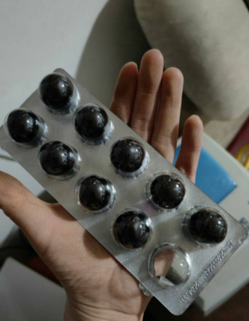 这么大的药丸子要怎么吃啊,感觉都咽不下去