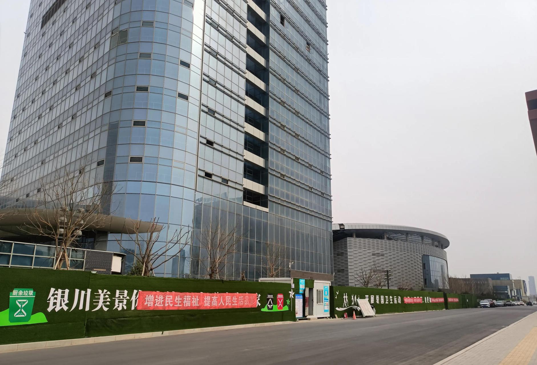 我的家乡在银川# 号称银川地标建筑的宁夏第一高楼,绿地双子塔,在