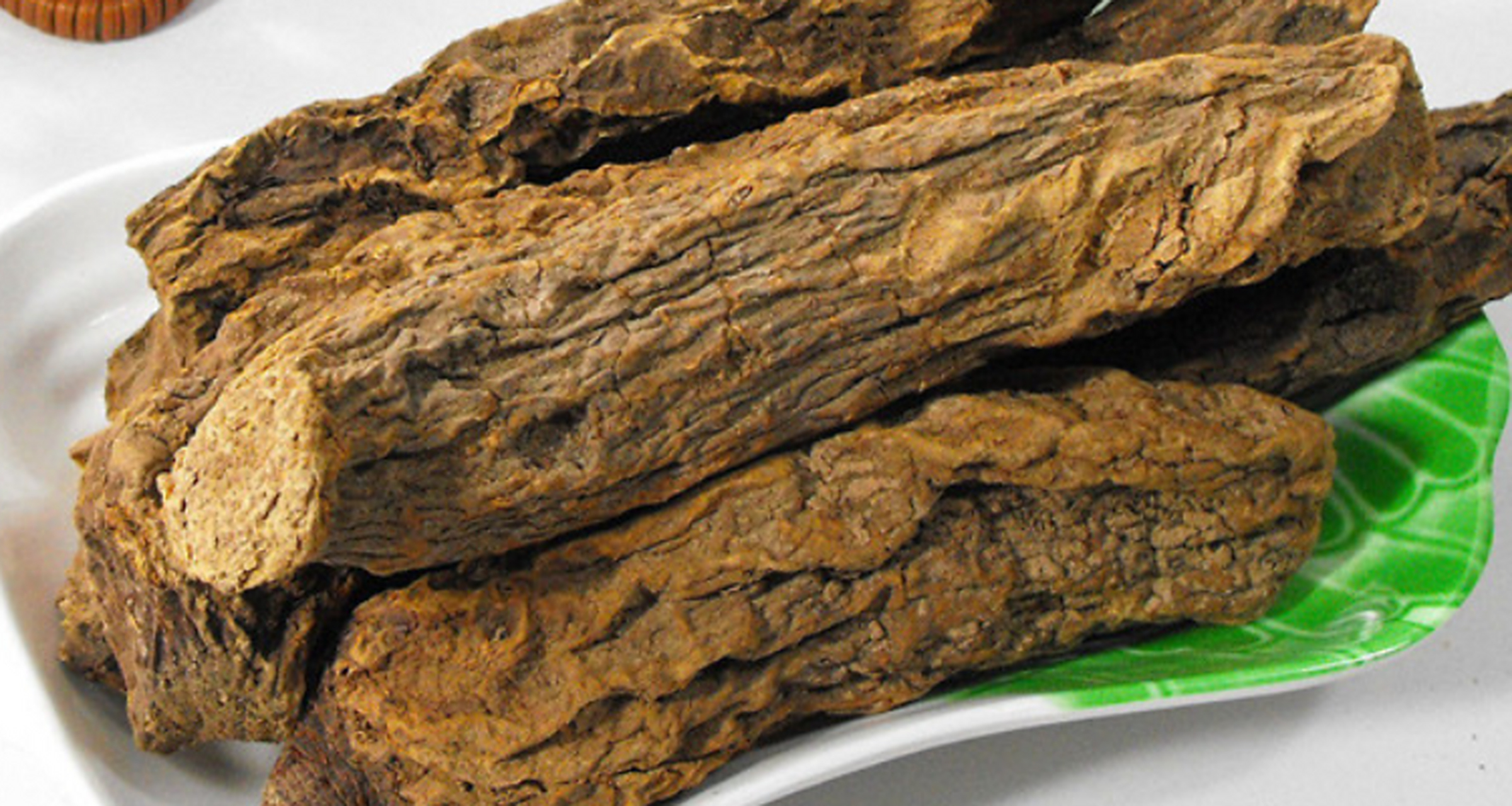 锁阳是什么东西?  锁阳是一种生长在沙漠地带的植物,属于锁阳科,是一