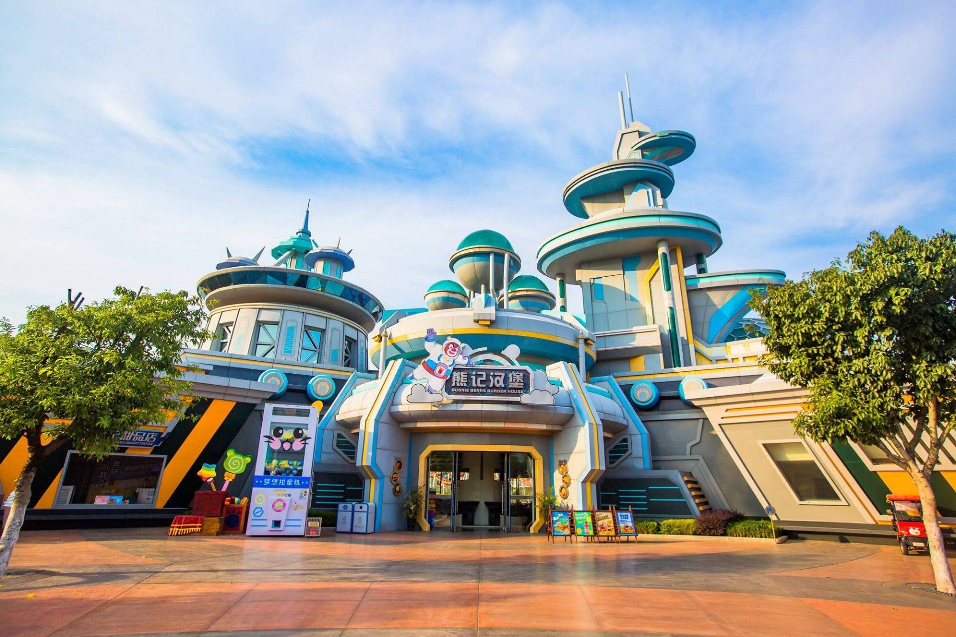 江西赣州的方特东方欲晓,是一座集红色旅游,游乐园体验和科技探索于