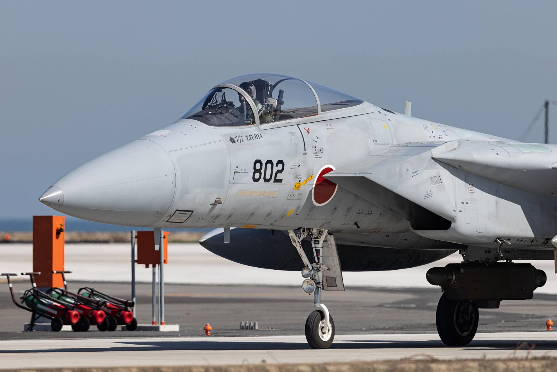日本航空自卫队新田原基地装备的f-15j战斗机,昨天那架冲出跑道的就是