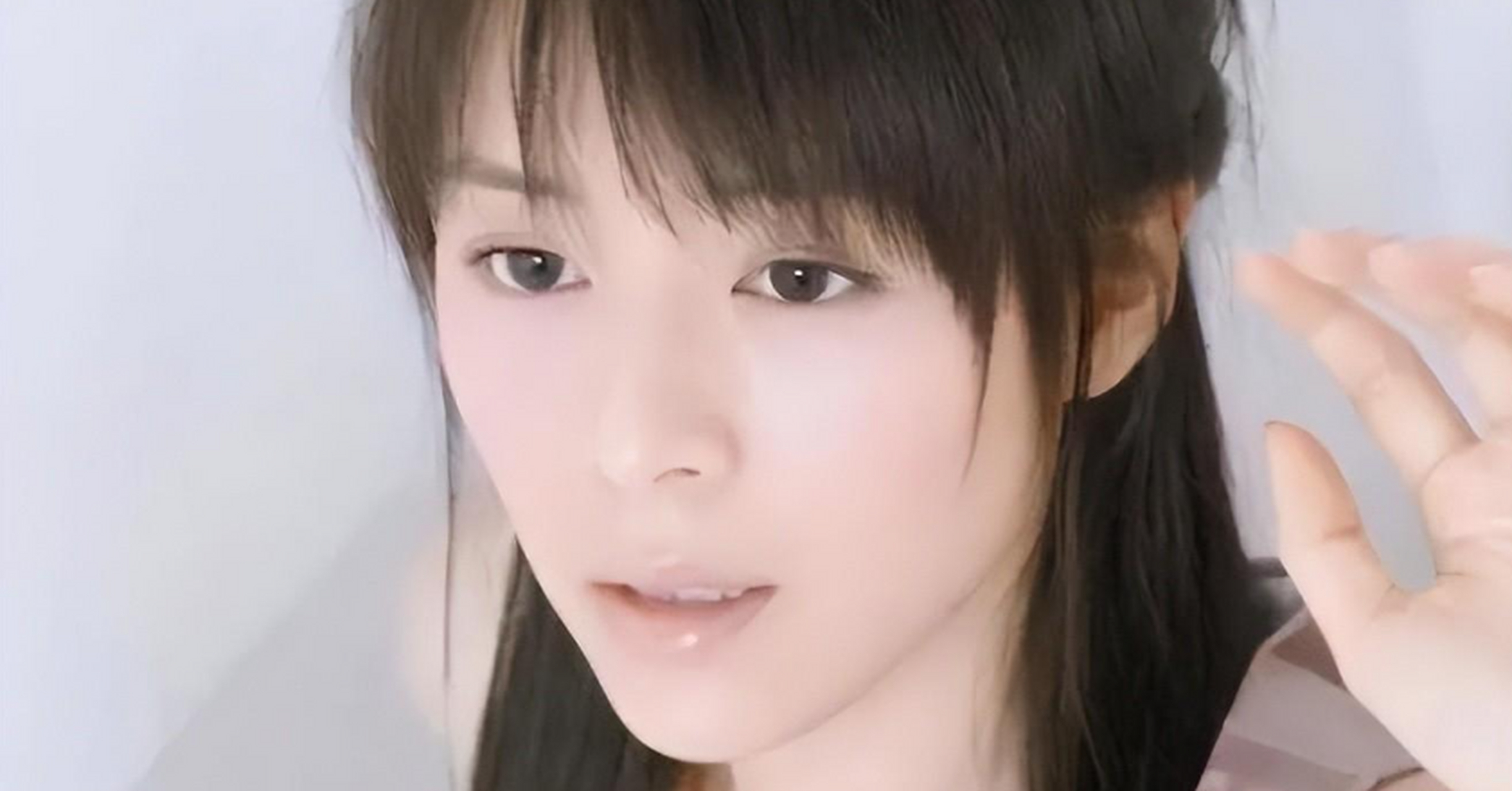 2003年,张静初和顾长卫合作拍摄影片《孔雀》