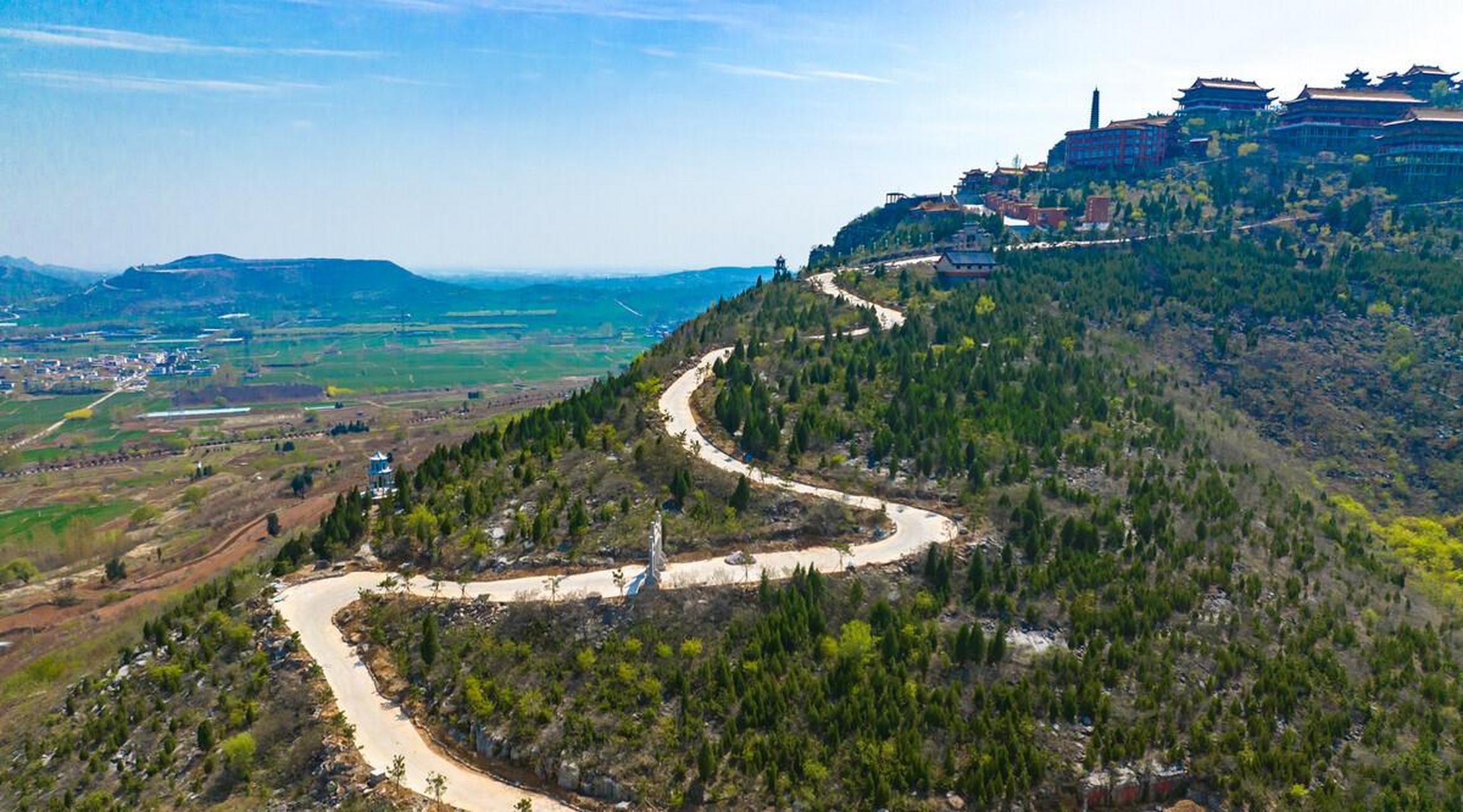 大光明寺位于山东枣庄市峄城区棠阴乡境内马头山,是枣庄规模最大的