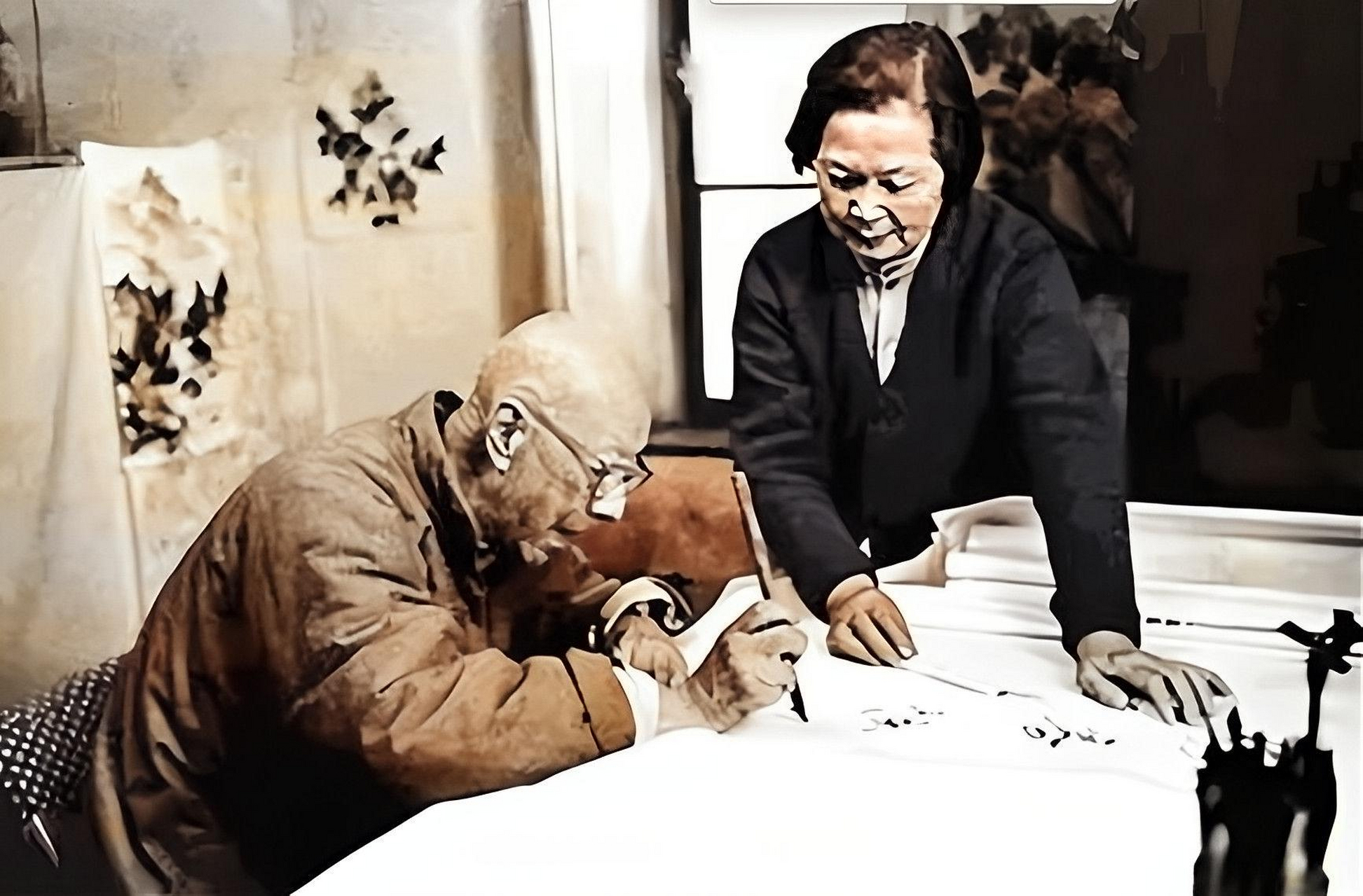 这威严大气的女子,就是老上海著名的青楼歌妓潘素.