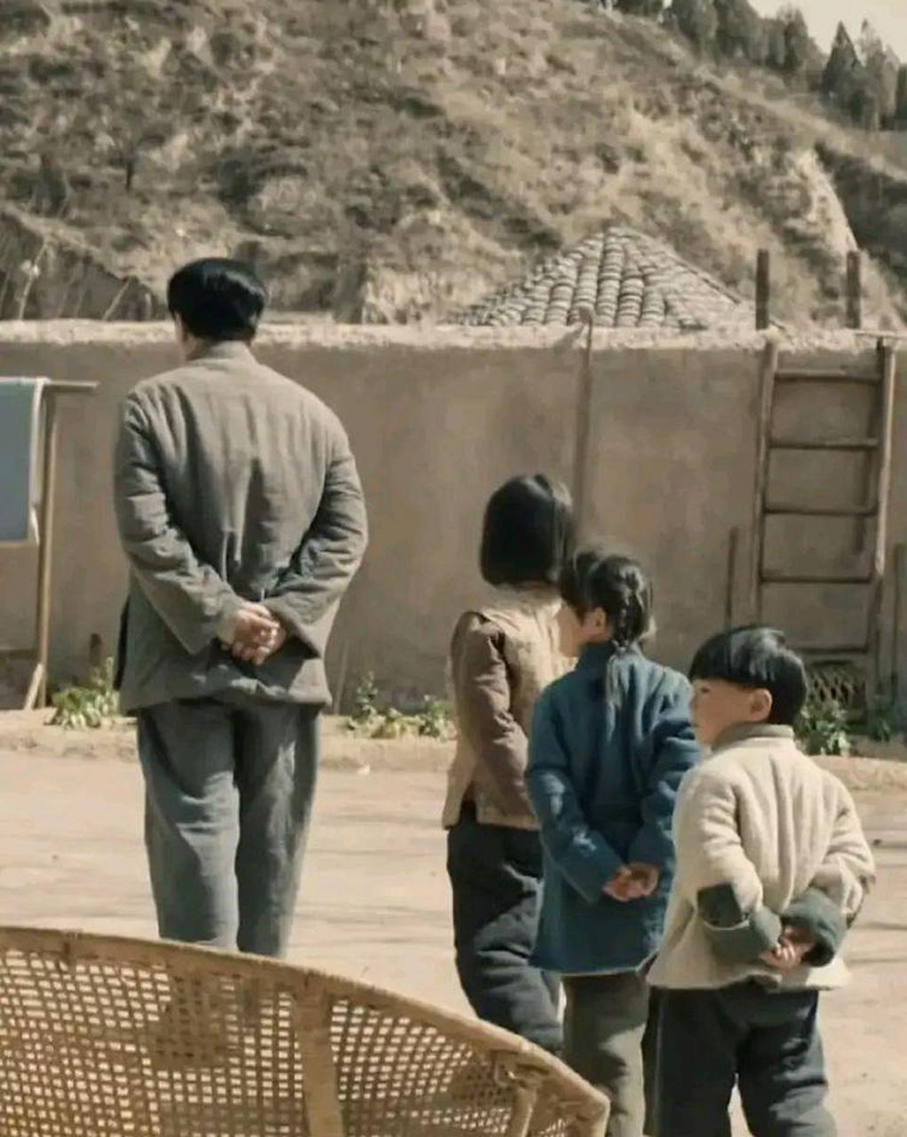 人民亲切称呼您为教员,您说人民才是真正的老师.