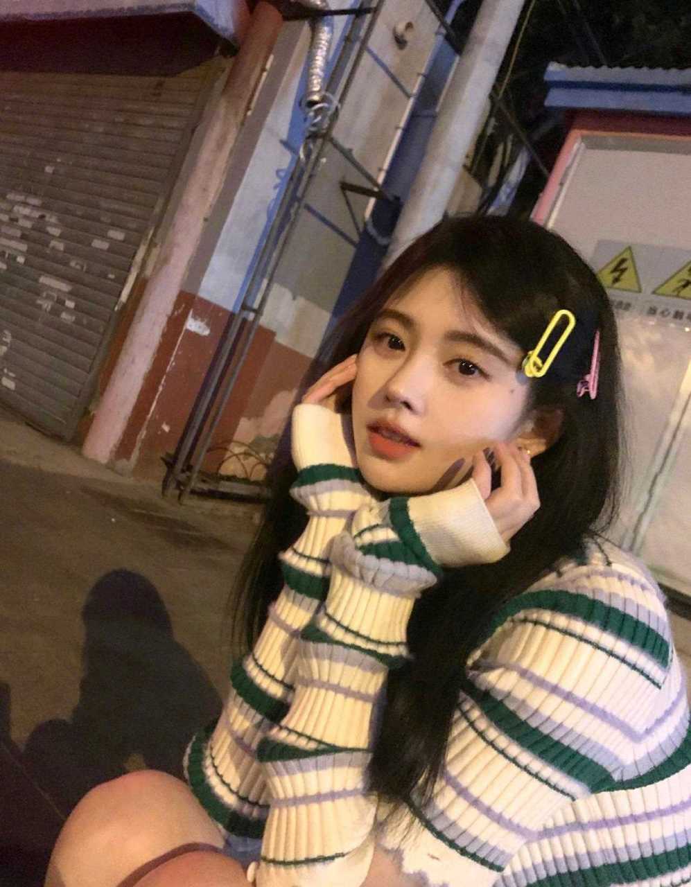 身高158的鞠婧祎,体重只有76斤,天哪,女明星都好瘦啊,而且鞠婧祎是穿
