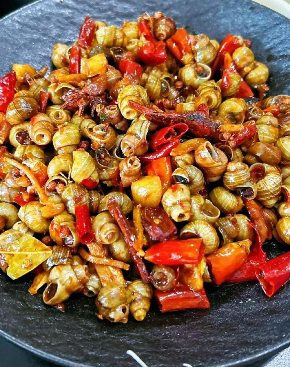 又到了吃麻辣田螺喝啤酒的季节了!今天我来教你做一学就会的做法,在家