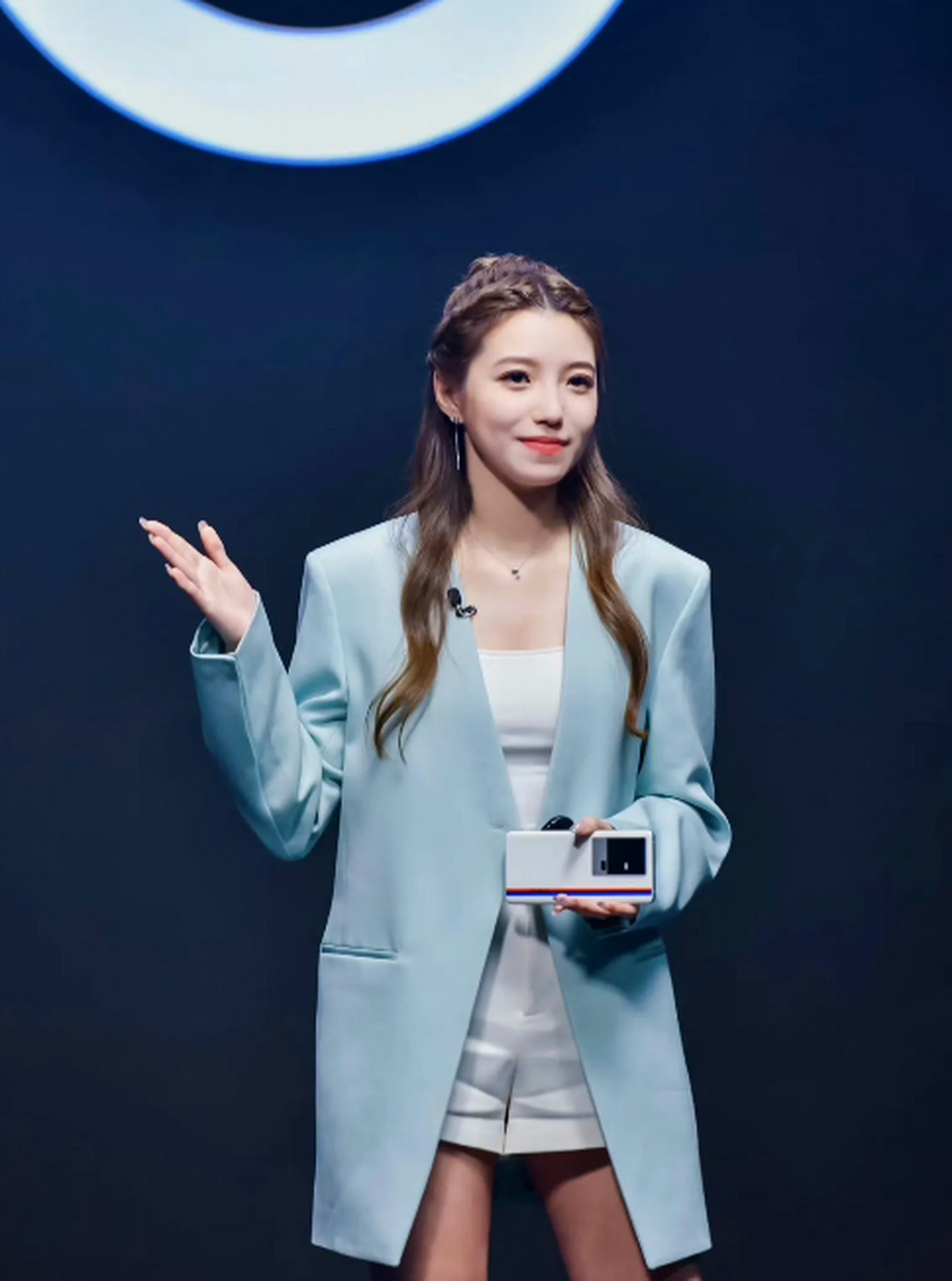 宋紫薇离职都能给整上热搜,之前待过华为,如今从iqoo离开,应该不会再