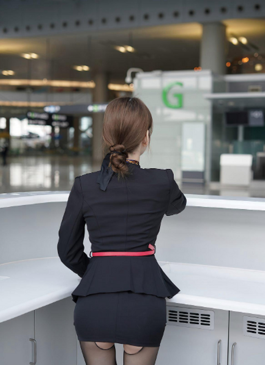 美丽的前台小姐姐即将开始一天的工作