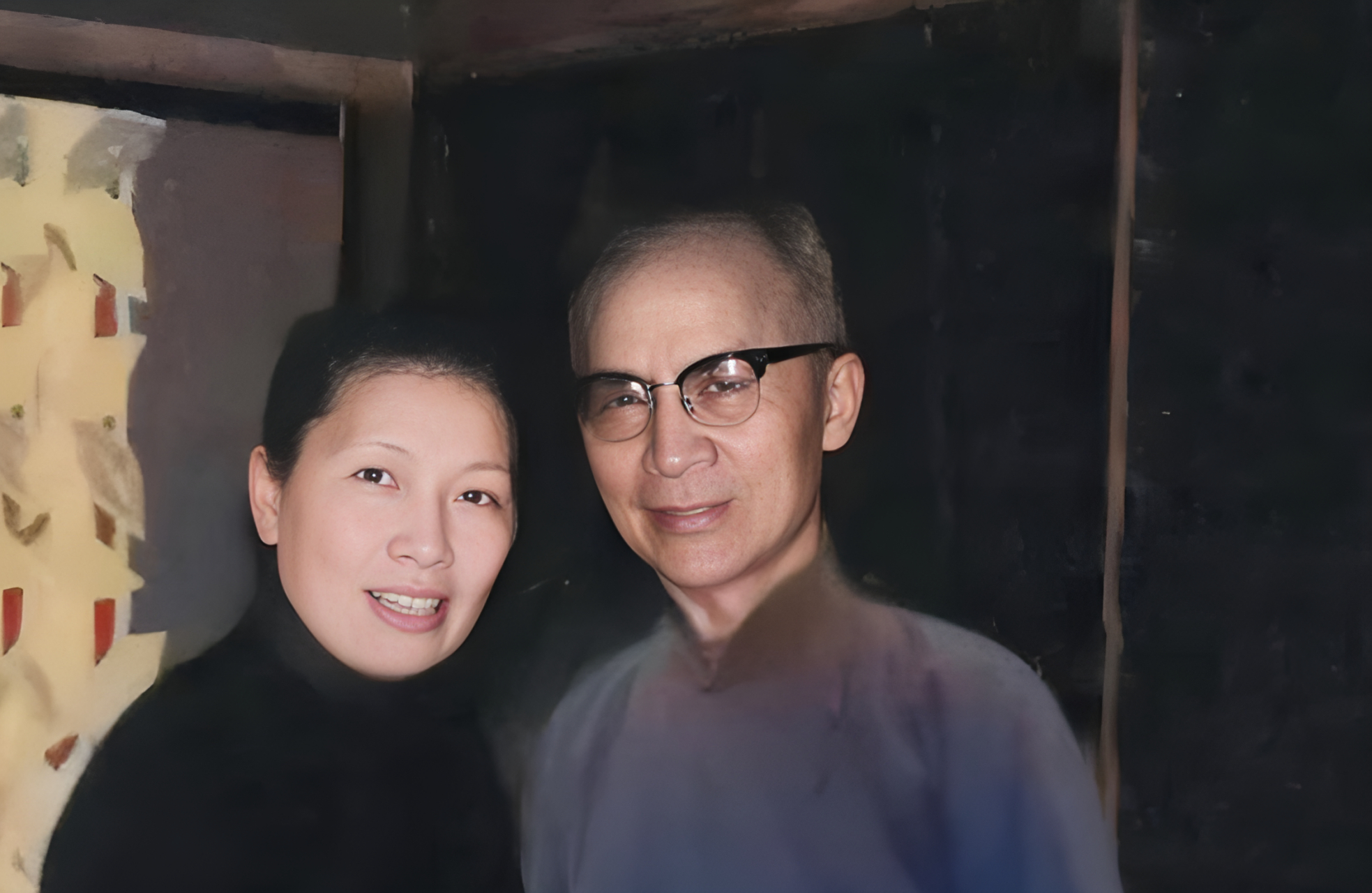 1942年,日本人毒死了吴四宝,他的妻子佘爱珍因此哭得伤心欲绝!