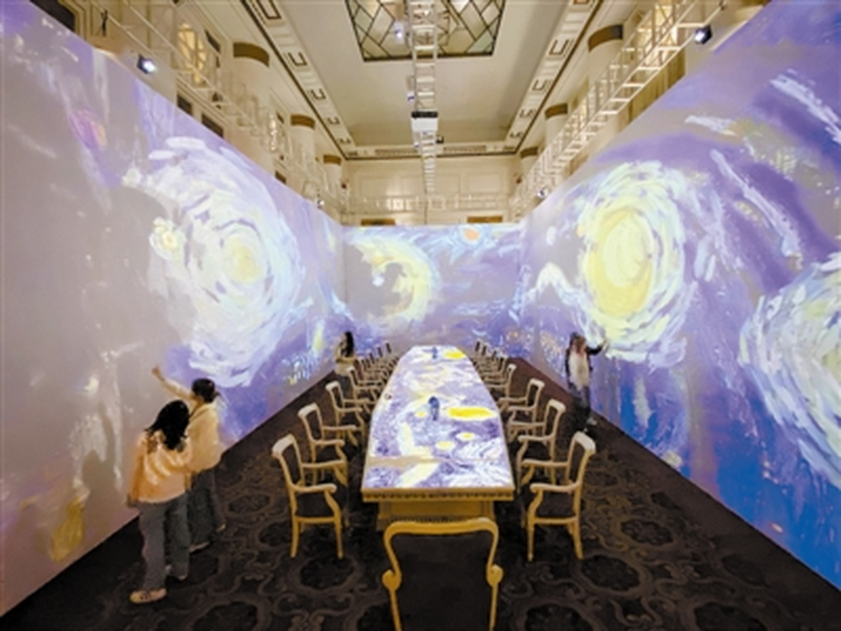 作为主题开幕展,"梵高的世界"全景数字艺术互动大展目前进入试运营