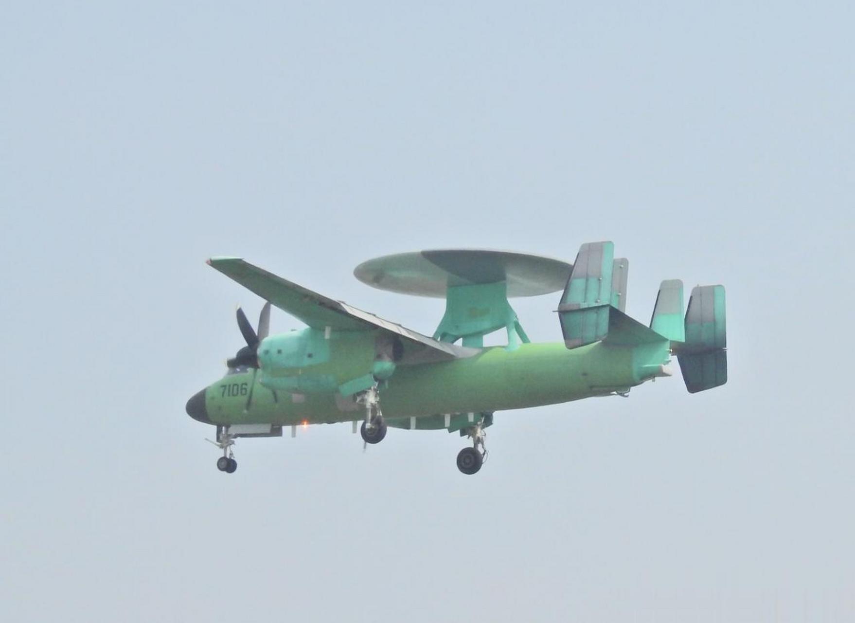 空警-600舰载预警机试飞图,看起来似乎还是第6号原型机(而且这还是之