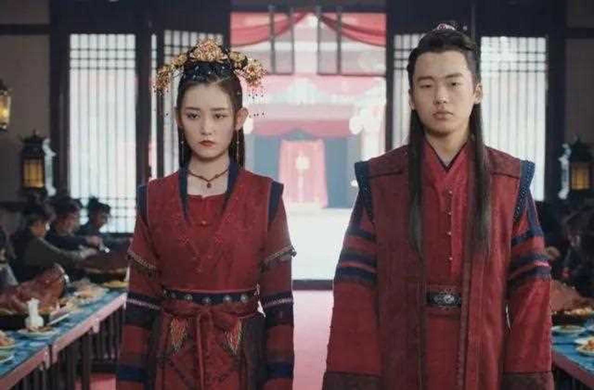 闹乌龙了,蒋依依在线辟谣啦[微笑] 郭麒麟被拍与一美女路边亲吻,疑似