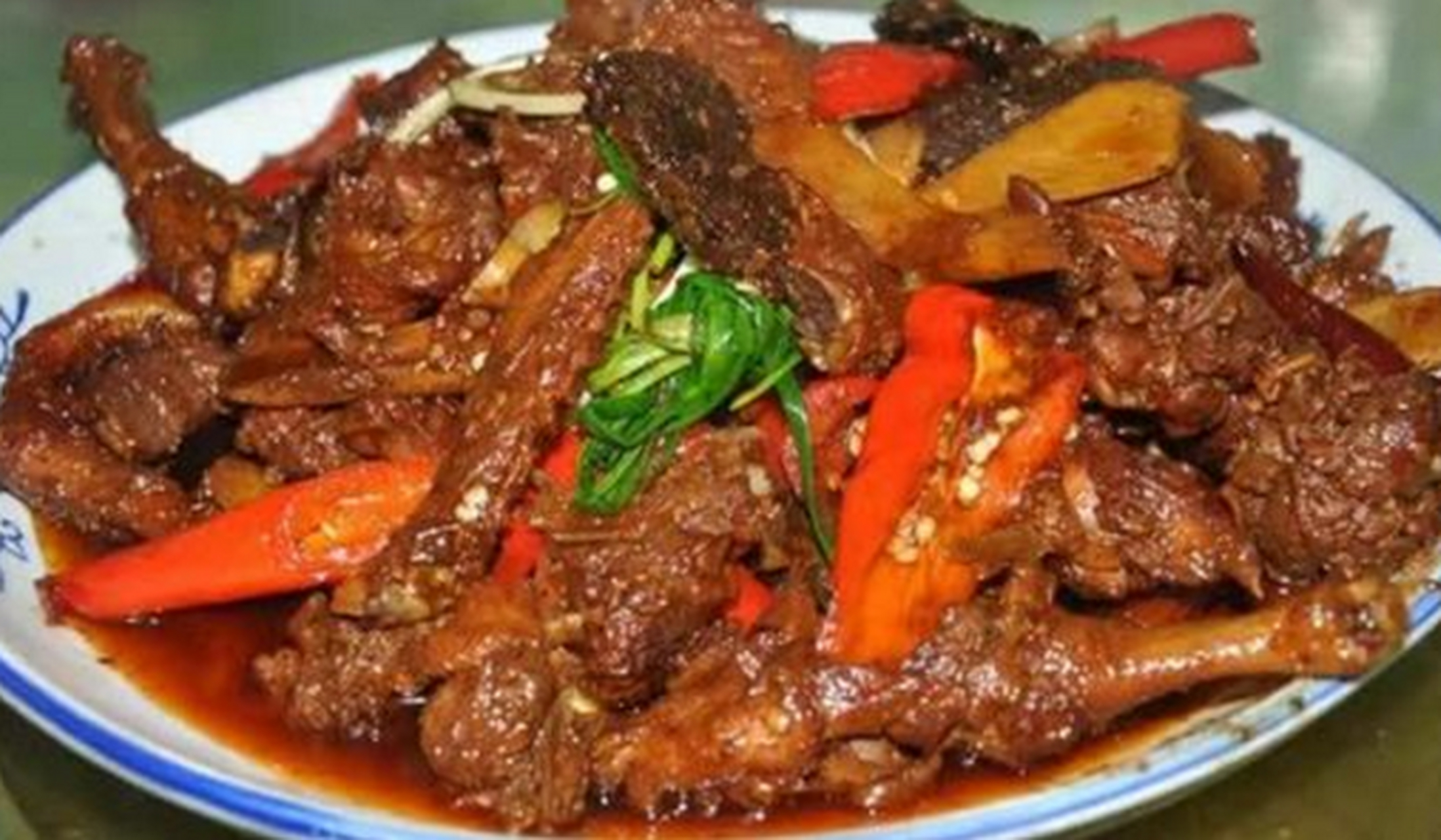 洪江血耙鸭具备典型性湘西口味的特色美食,起源于享有"中国第一古商城