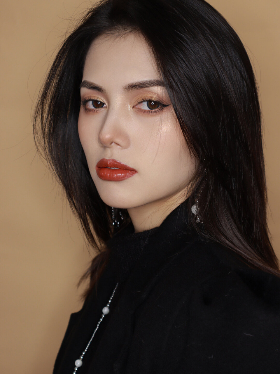 浓颜系混血感欧美妆 新年走亲访友的日常妆  我尝试了一种新的妆容,把