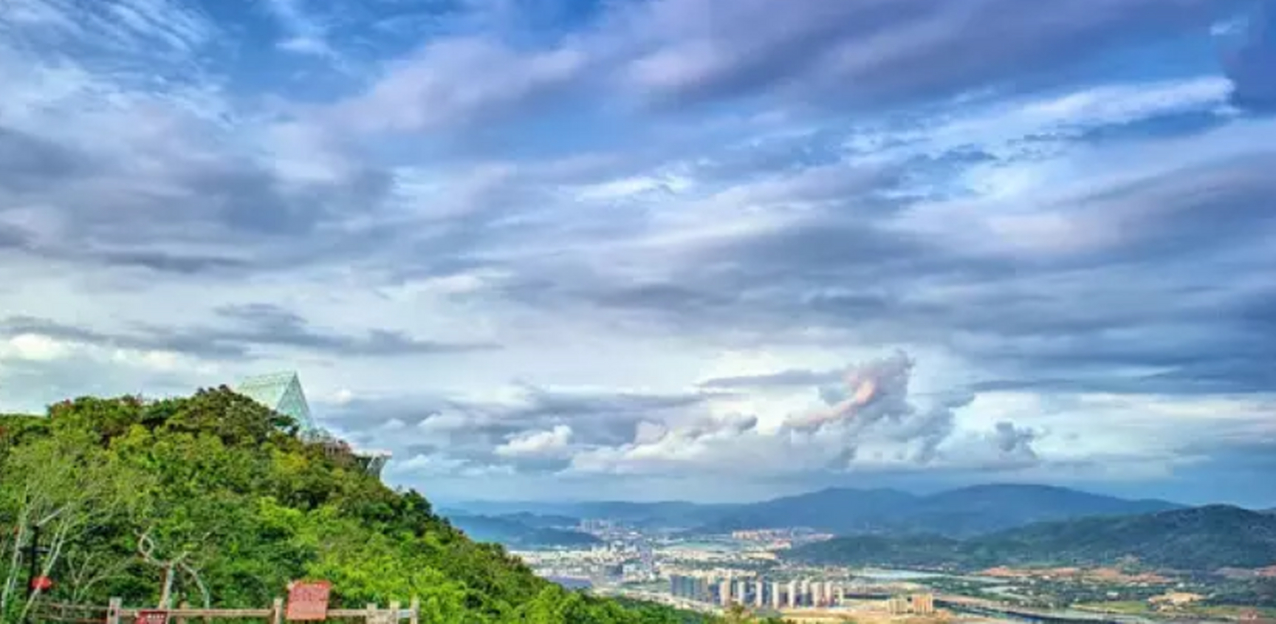 海滩夜光闪,鹭鸶鸟飞回儋州古称儋耳郡,风景秀美,自然景观优越,也是