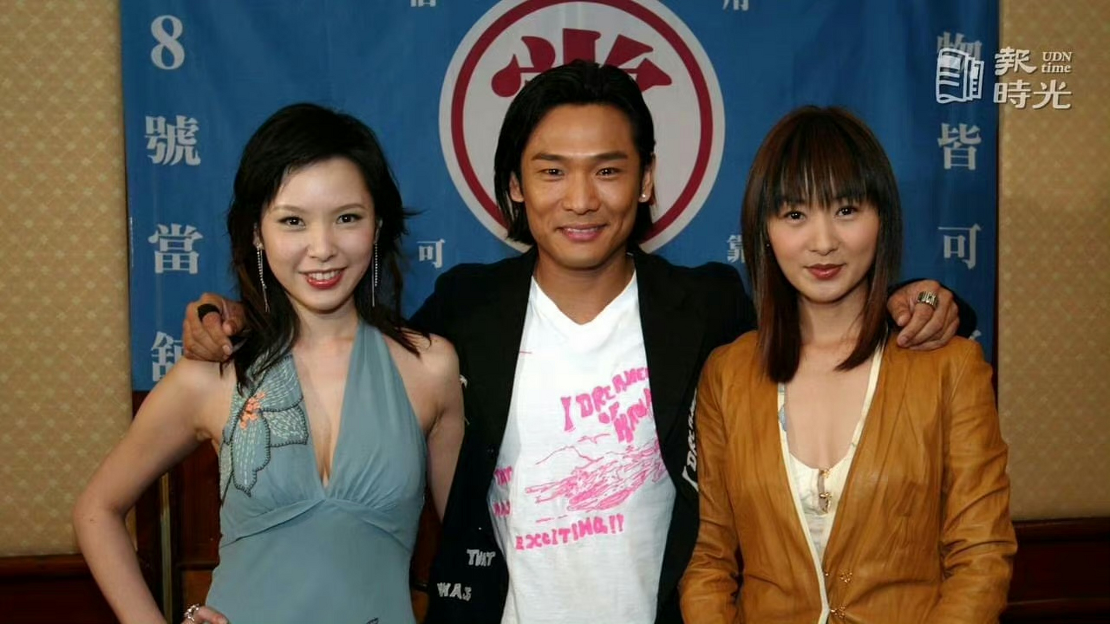 2003年4月15日,台剧《第八号当铺》记者发布会上的主演天心,杜德伟