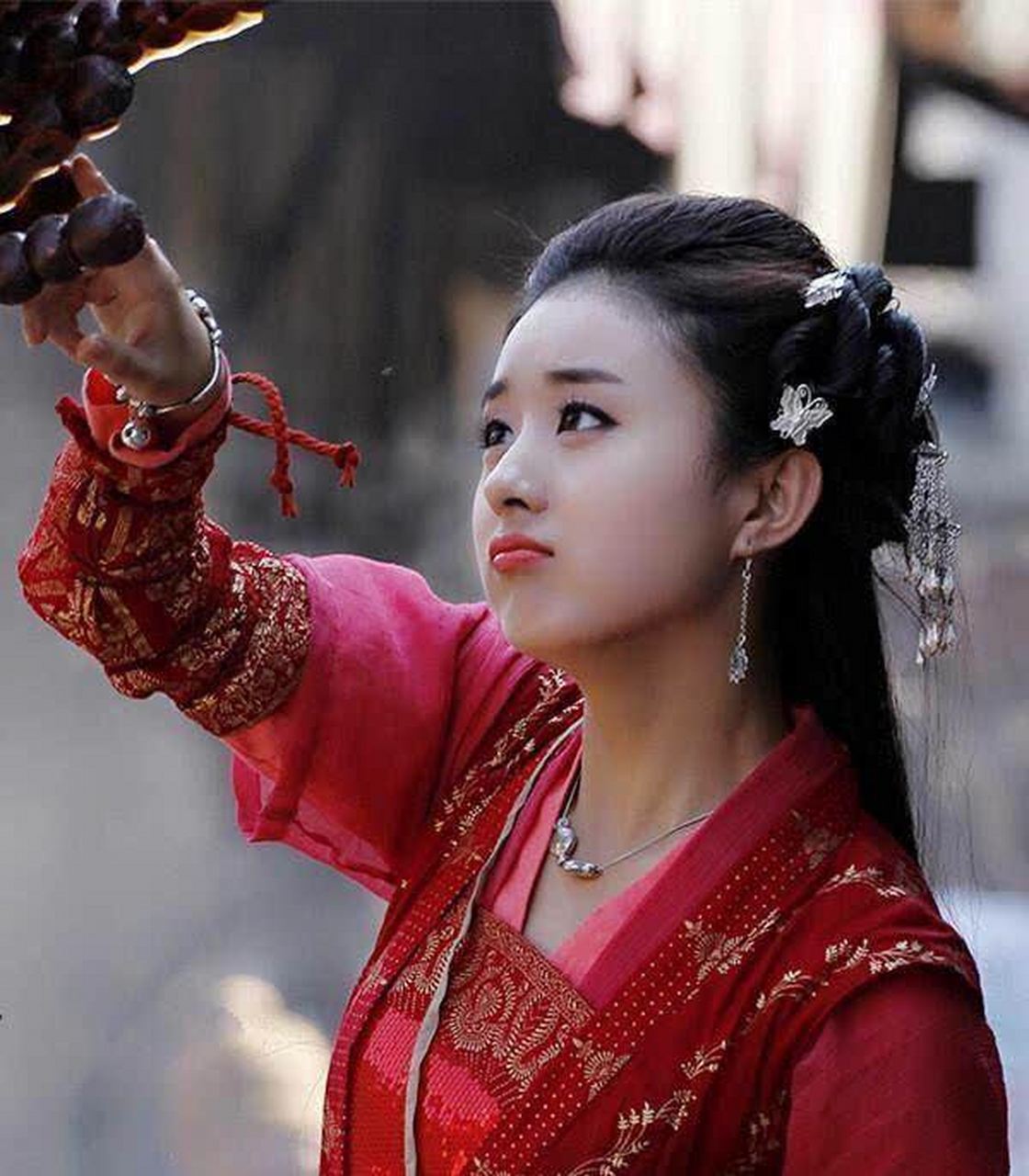 赵丽颖的古装扮相太帅气了,你喜欢她的古装扮相吗?[微笑]