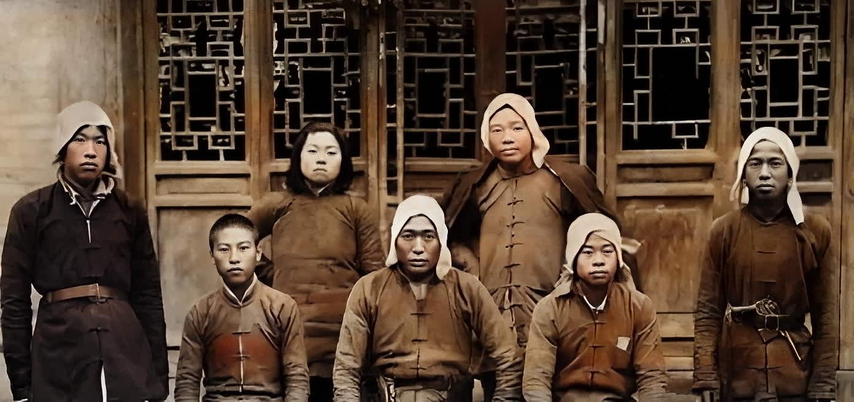 这张抗日游击队的真实照片,记录了一组普通人不畏敌人,勇于牺牲的英雄