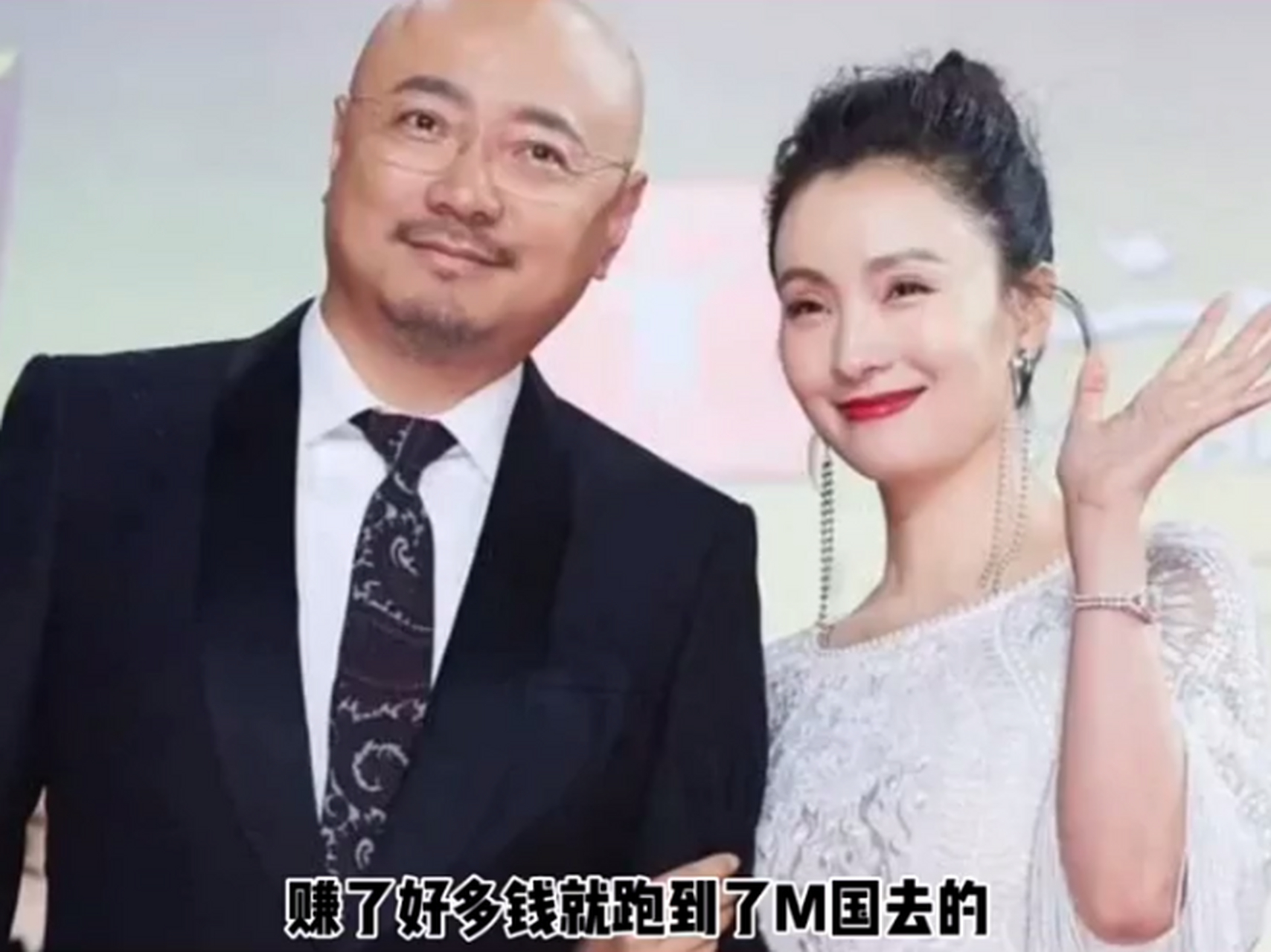 据知情人士透露,近日徐峥和陶虹夫妇带着他们的孩子终于移民国外,一家