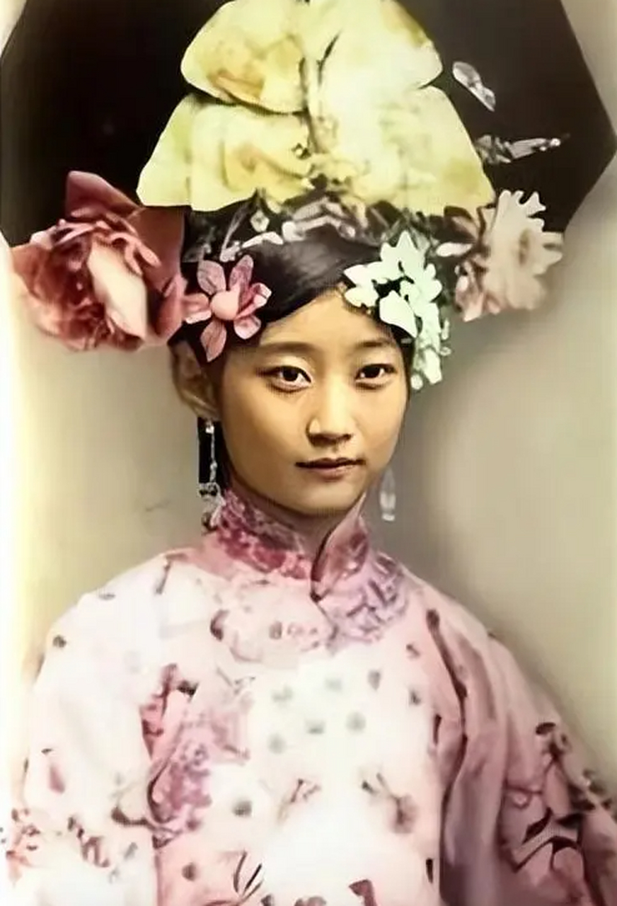 母亲是乾隆皇帝的五世孙女,自然王敏彤也是名门之后.