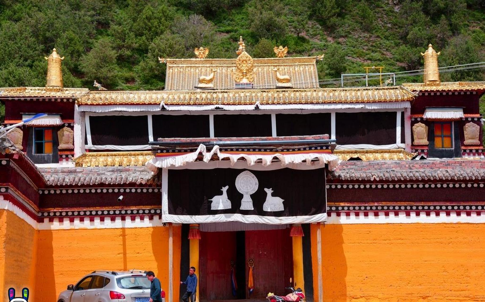 贡巴寺位于甘南卓尼县城刀告乡,藏语称噶丹扎西桑珠林,始建于一八