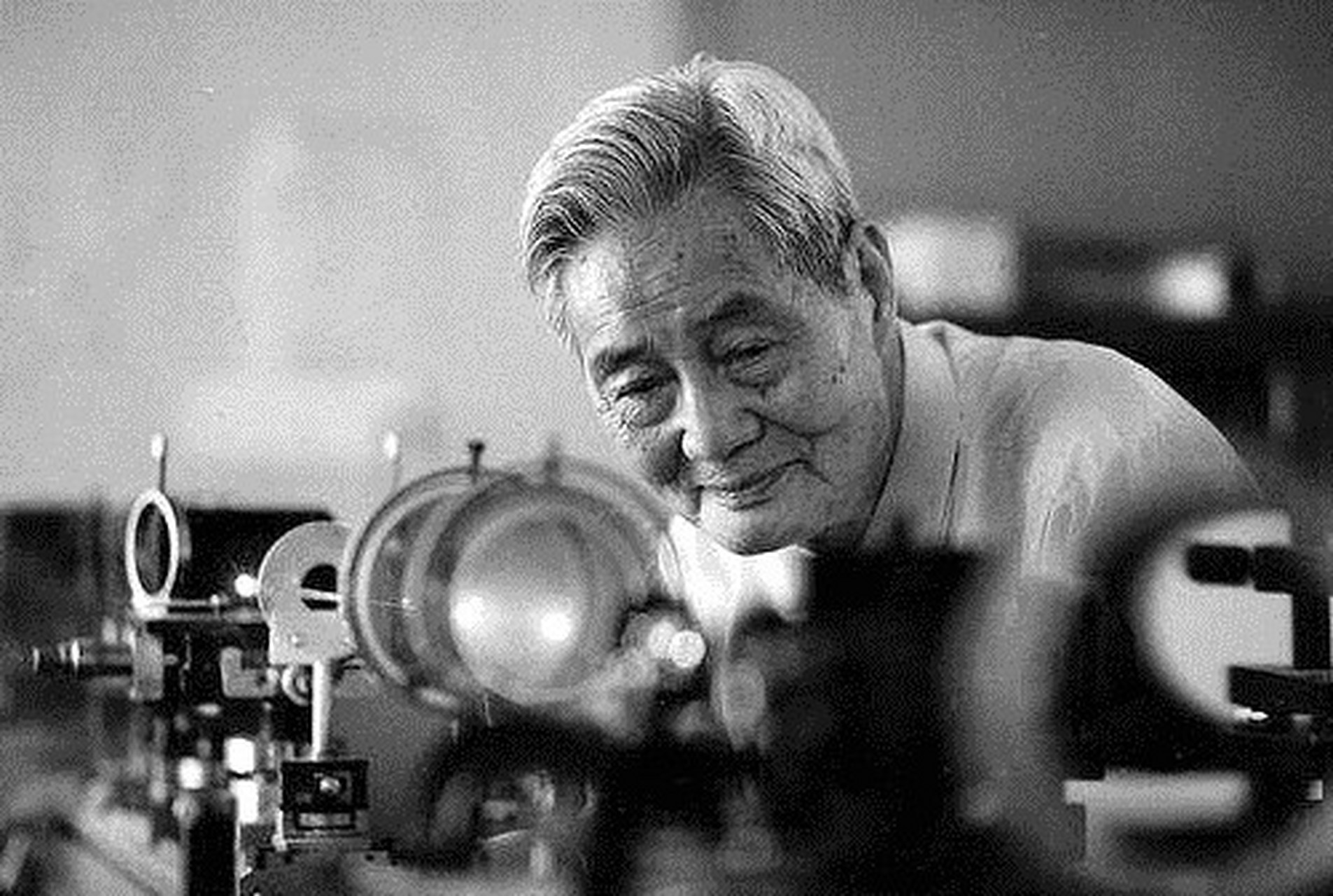 1955年,中科院院士应崇福,因朝鲜战争的爆发,出国留学
