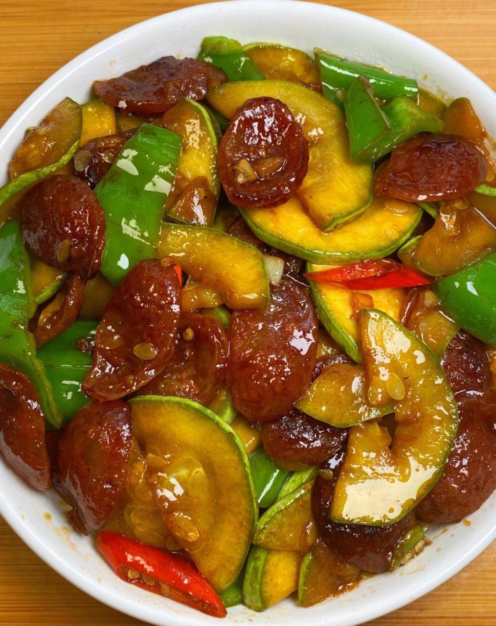 兔年"正月里"美食分享:西葫芦炒腊肠